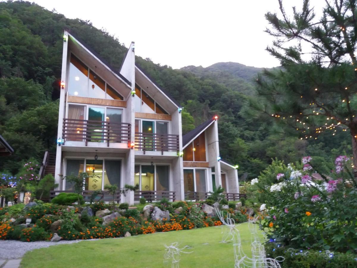 Moon On The Cloud Villa Yeongwol Eksteriør billede